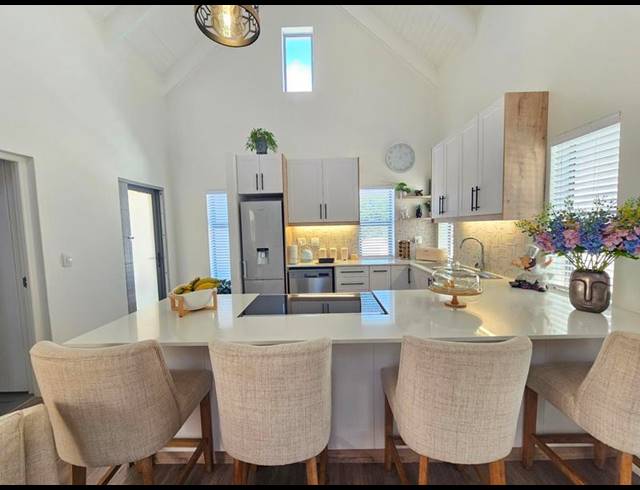 2 BEDROOM HOUSE FOR SALE IN SALDANHA HEIGHTS